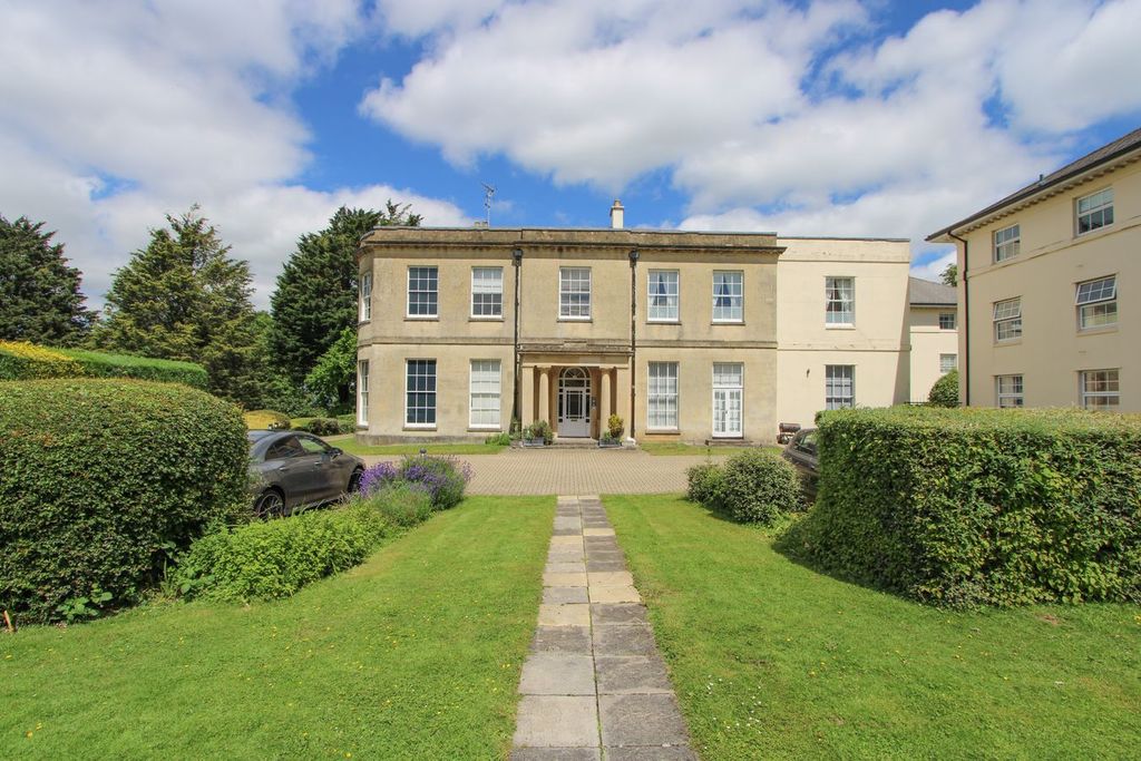 2 bed flat for saleGravel Hill Road, Yate BS37