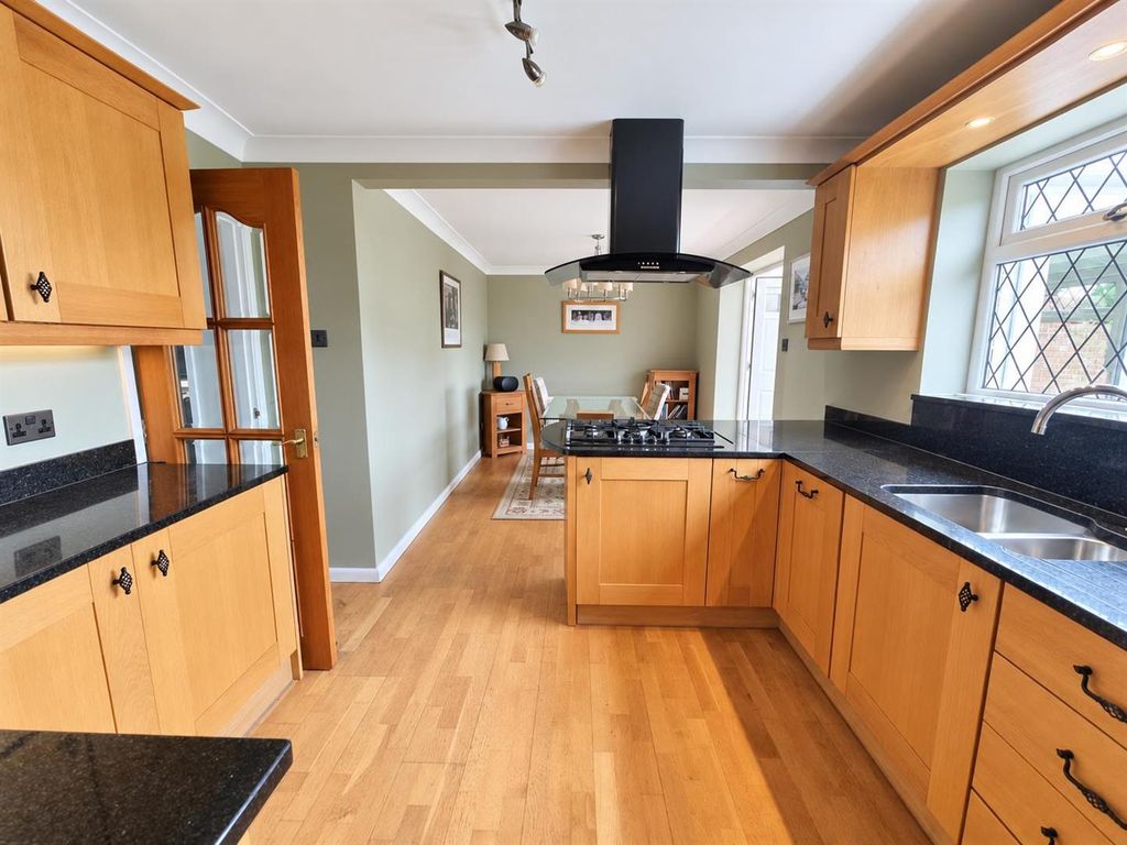 Property photo 3 of 17 Kitchen