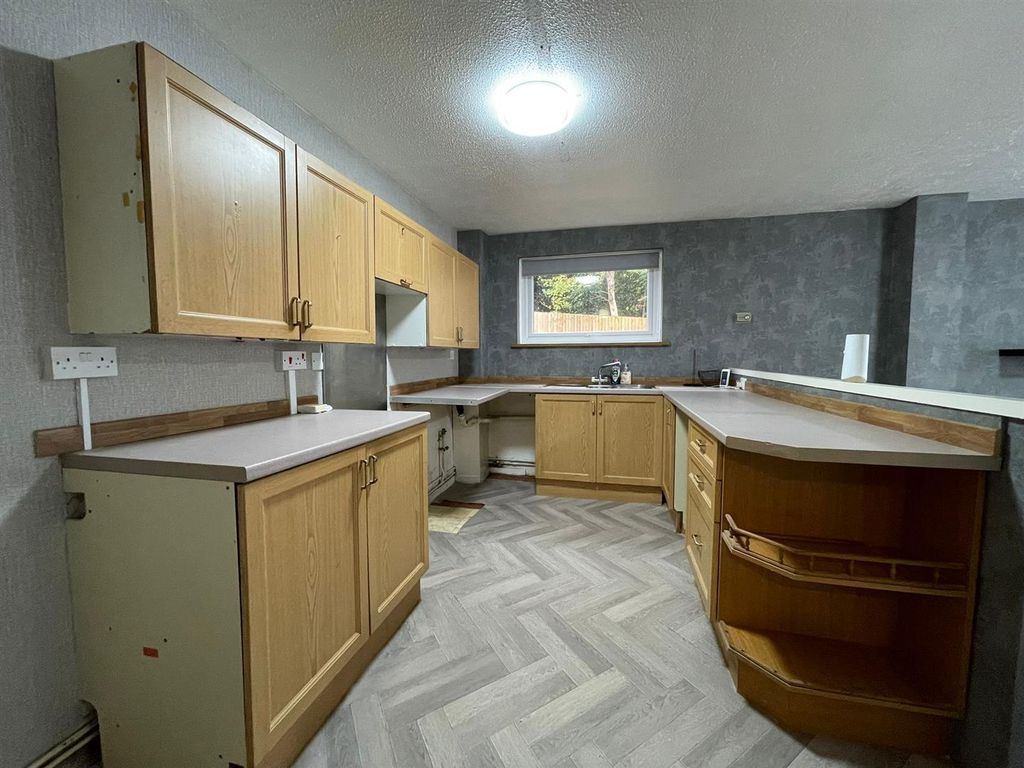 Property photo 2 of 11 Kitchen.Jpg