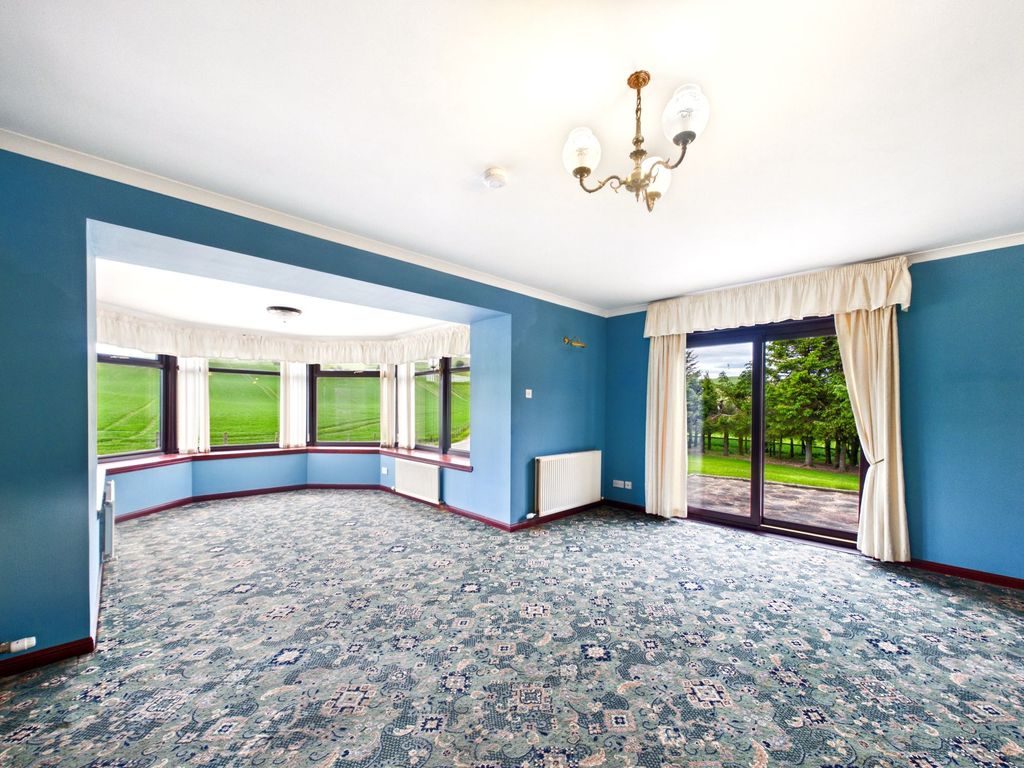 Property photo 3 of 47 Lounge / Conservatory