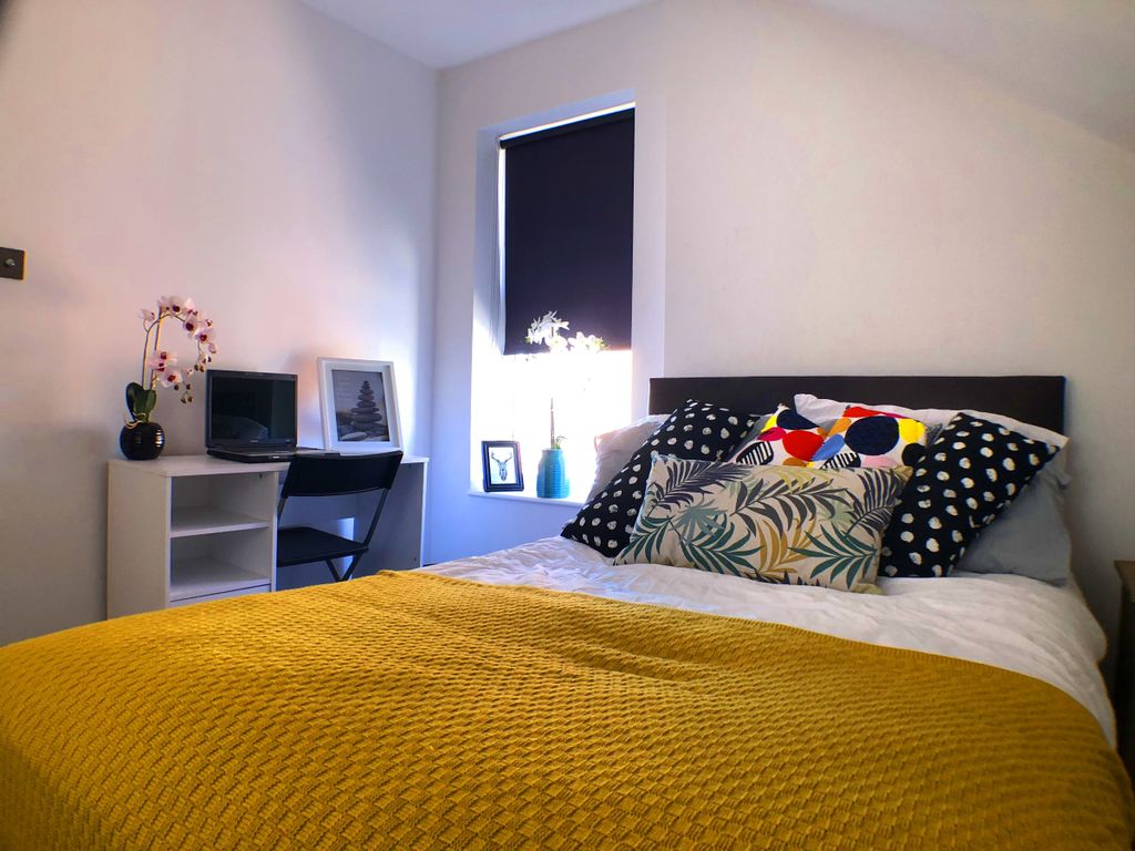 Property photo 3 of 9 820