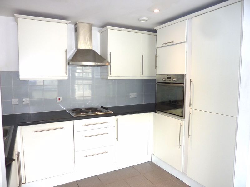 Property photo 3 of 10 Modern Kitchen