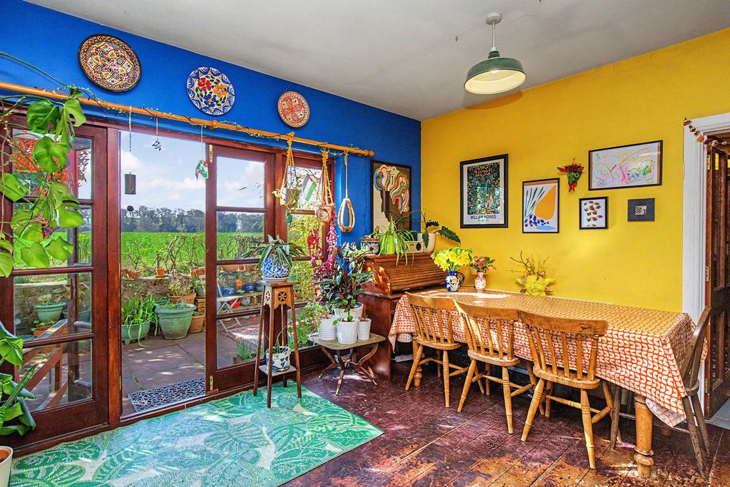 Property photo 3 of 16