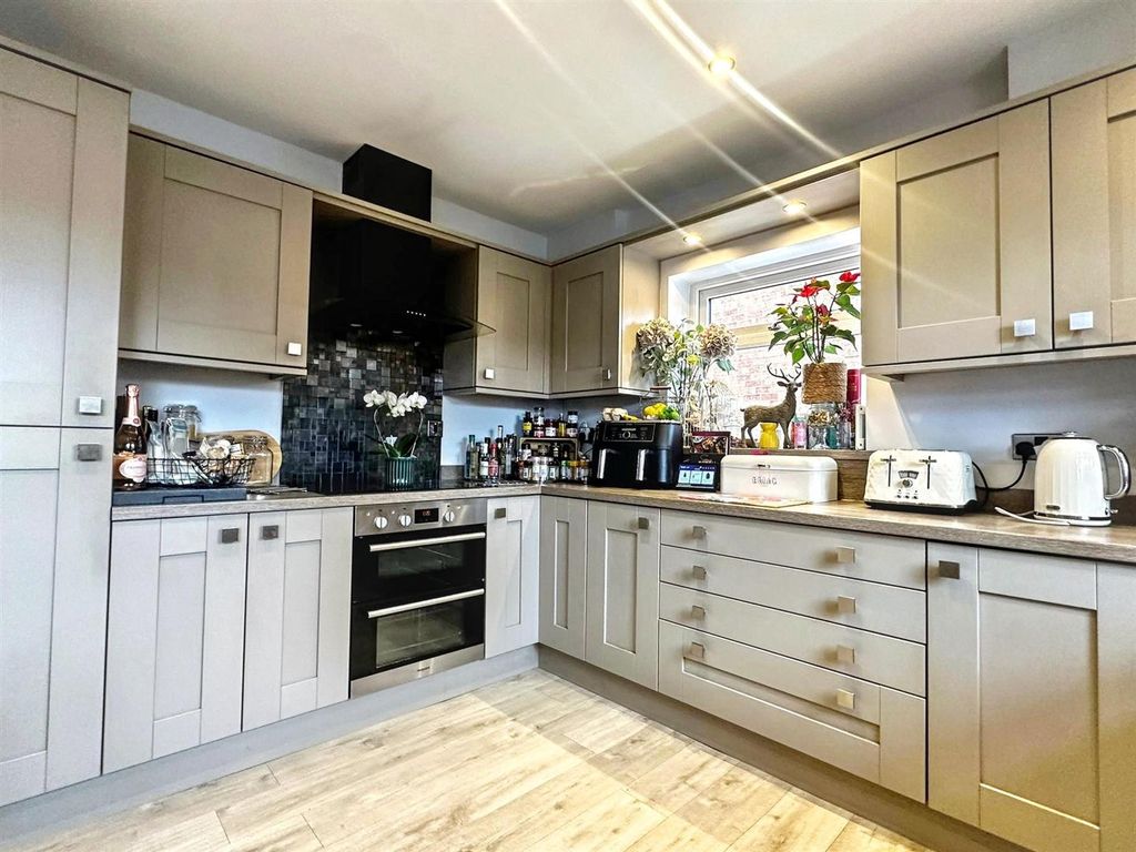 Property photo 2 of 23 Kitchen