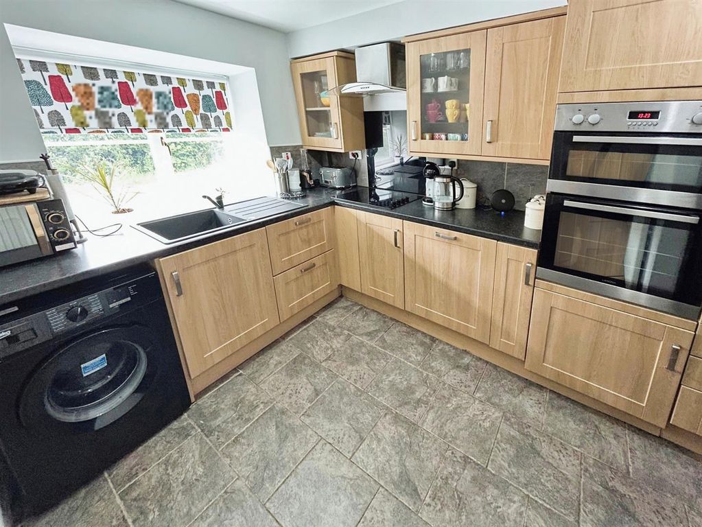 Property photo 3 of 22 Kitchen