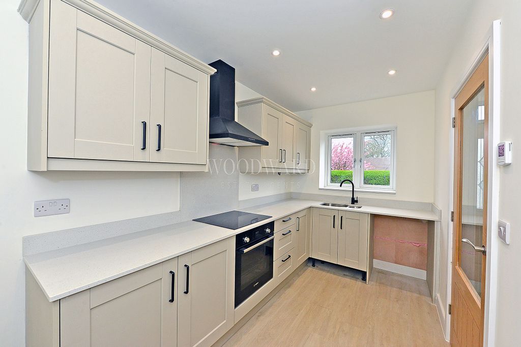 Property photo 3 of 21 Kitchen