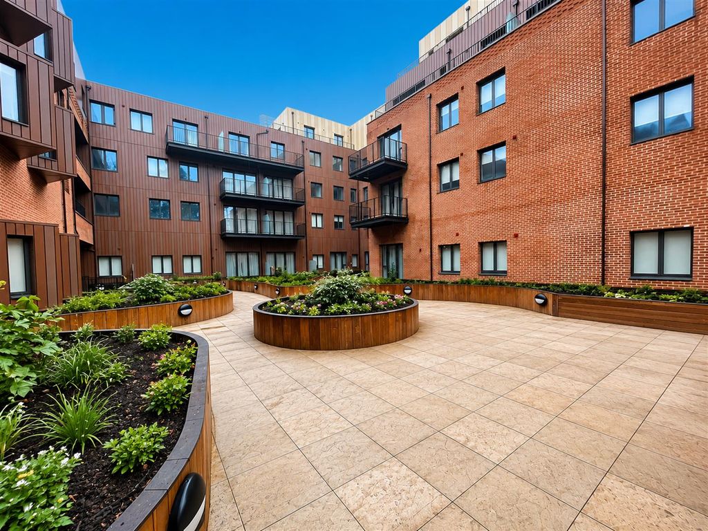 Property photo 1 of 18 2Ad8E7F4-F47A-4E90-8E8B-E2Fc449Dd62A.Png