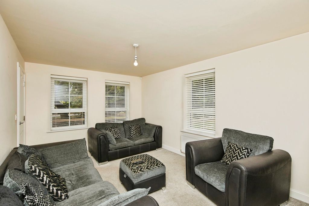 Property photo 2 of 17 Living Room