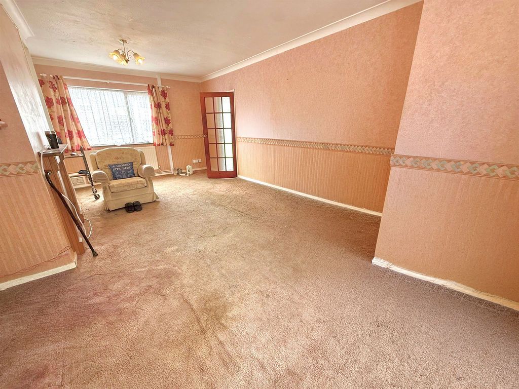 Property photo 3 of 14 Lounge/Diner