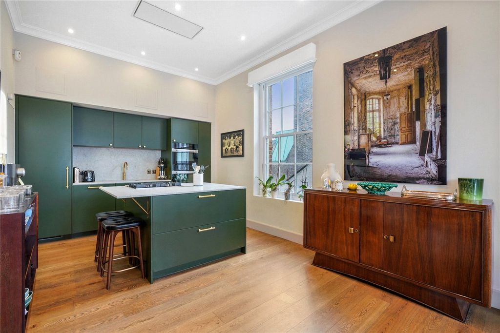 Property photo 3 of 17 Kitchen