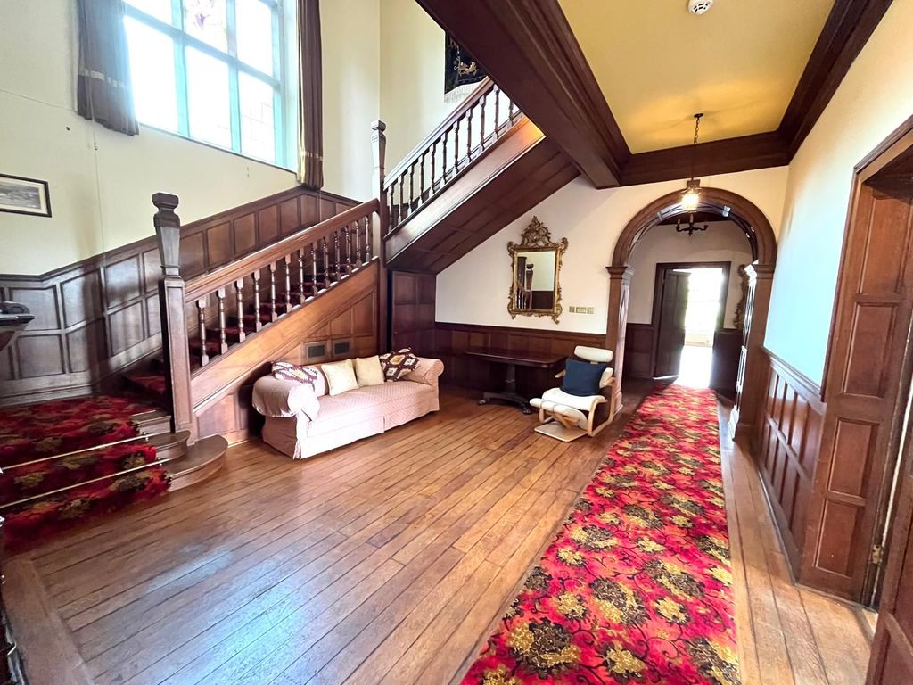 Property photo 3 of 33