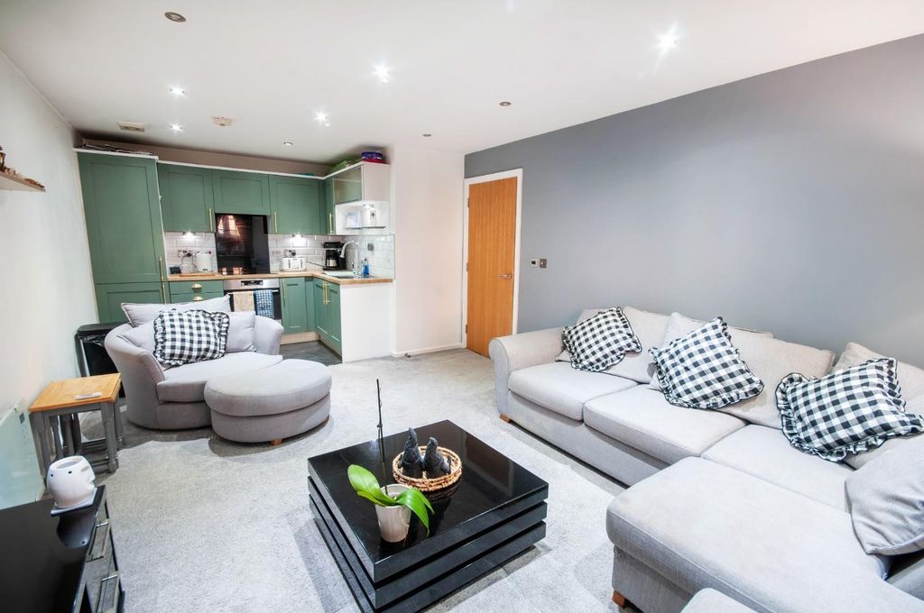 Property photo 1 of 13 Lounge/Kitchen