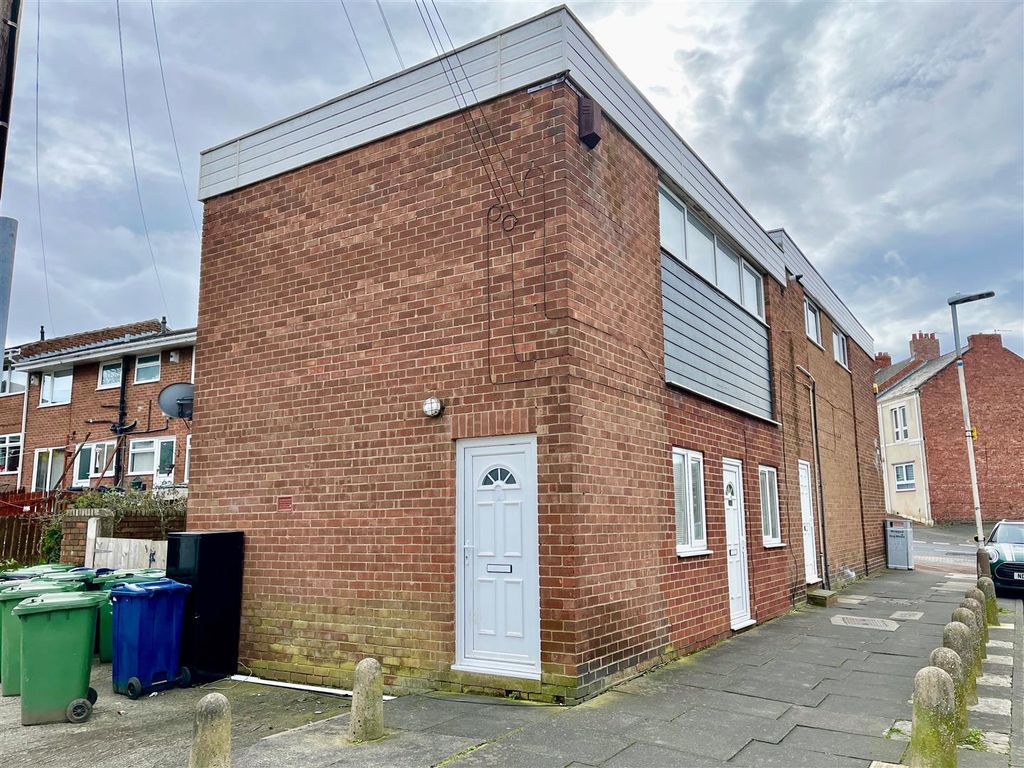 Property photo 1 of 8 External