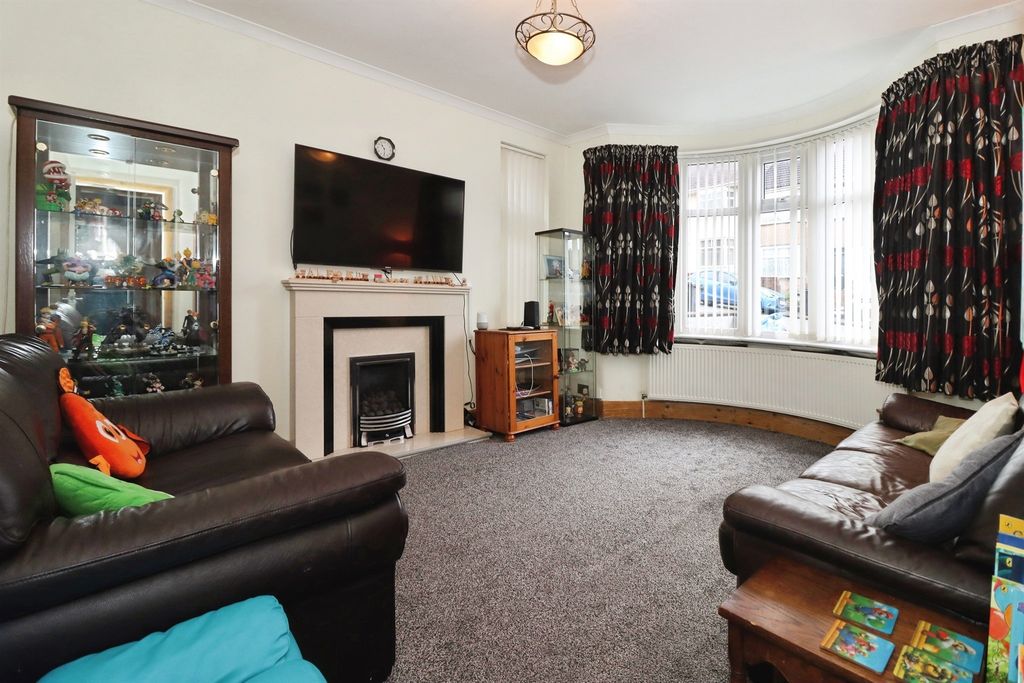 Property photo 2 of 17