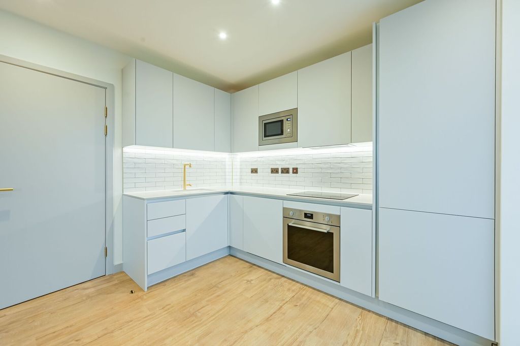 Property photo 2 of 32