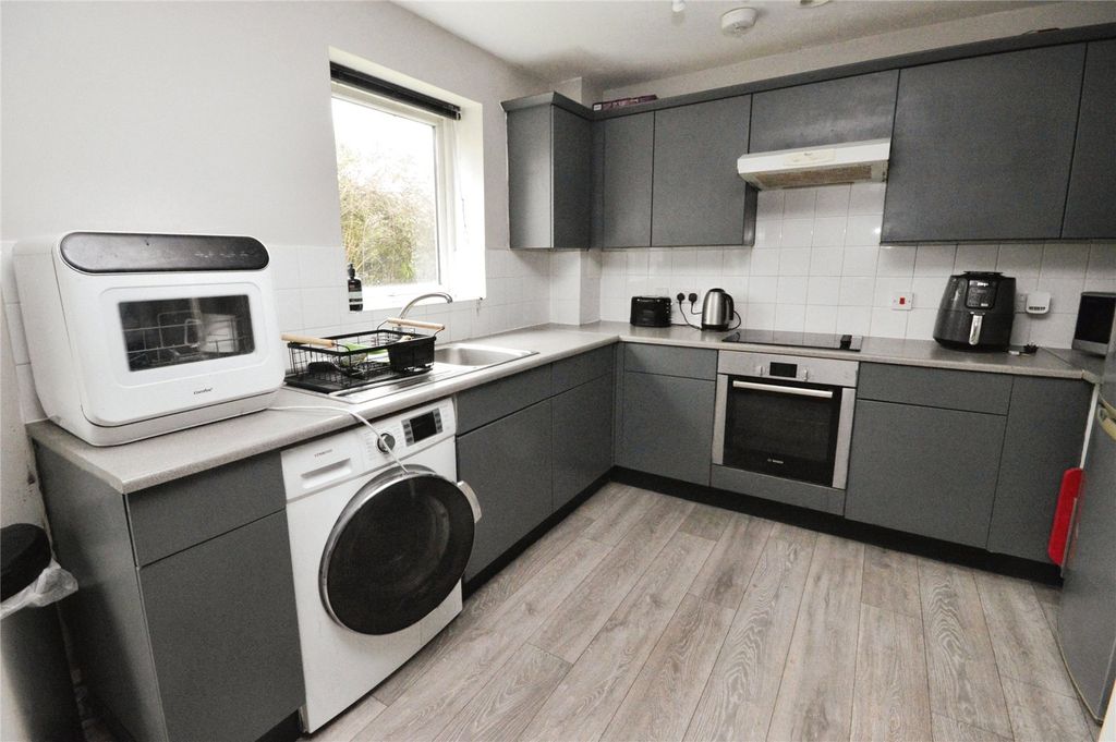 Property photo 3 of 8 Picture No. 28