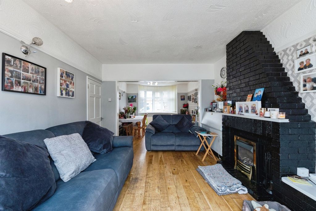 Property photo 2 of 20