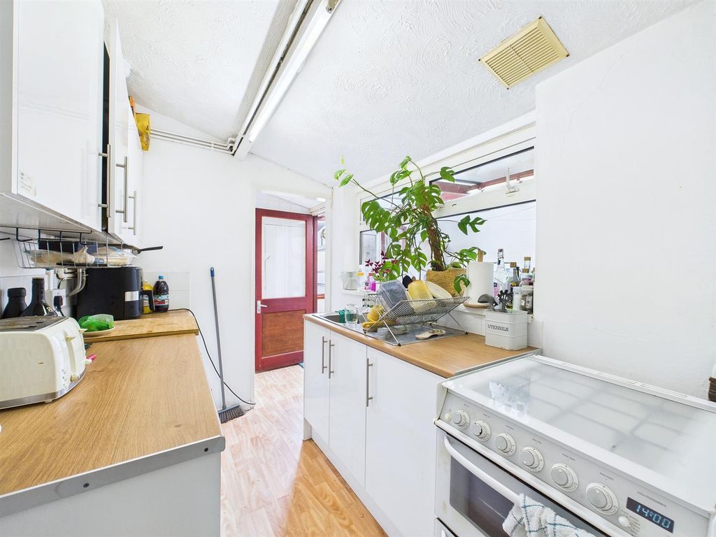 Property photo 3 of 13 3 - Two Bedroom Terraced House.Jpg