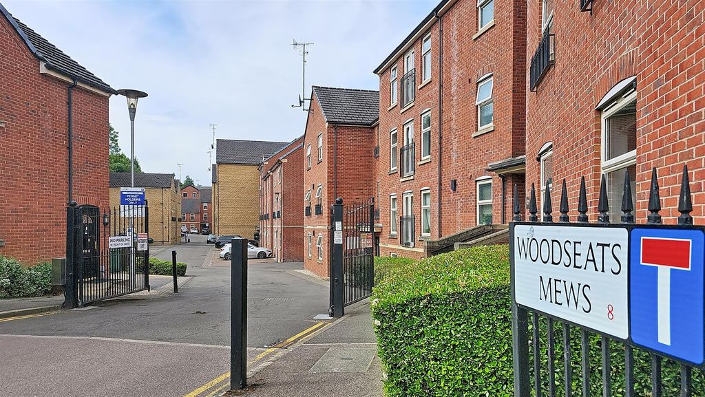 Property photo 1 of 10 Residents Entrance