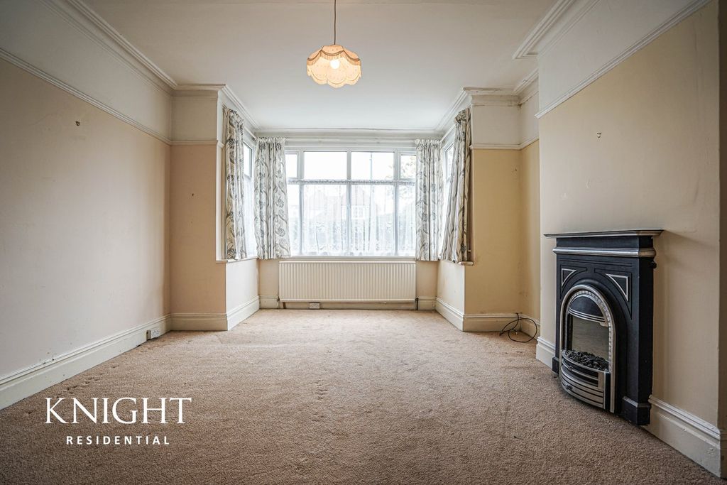 Additional image 9 of 2 bed property for saleConnaught Avenue, Frinton-On-Sea CO13