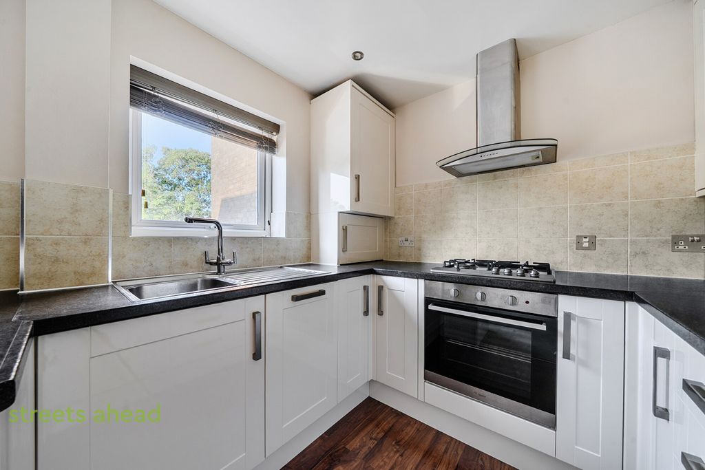 Property photo 3 of 14 4F76F6A0-0866-466...