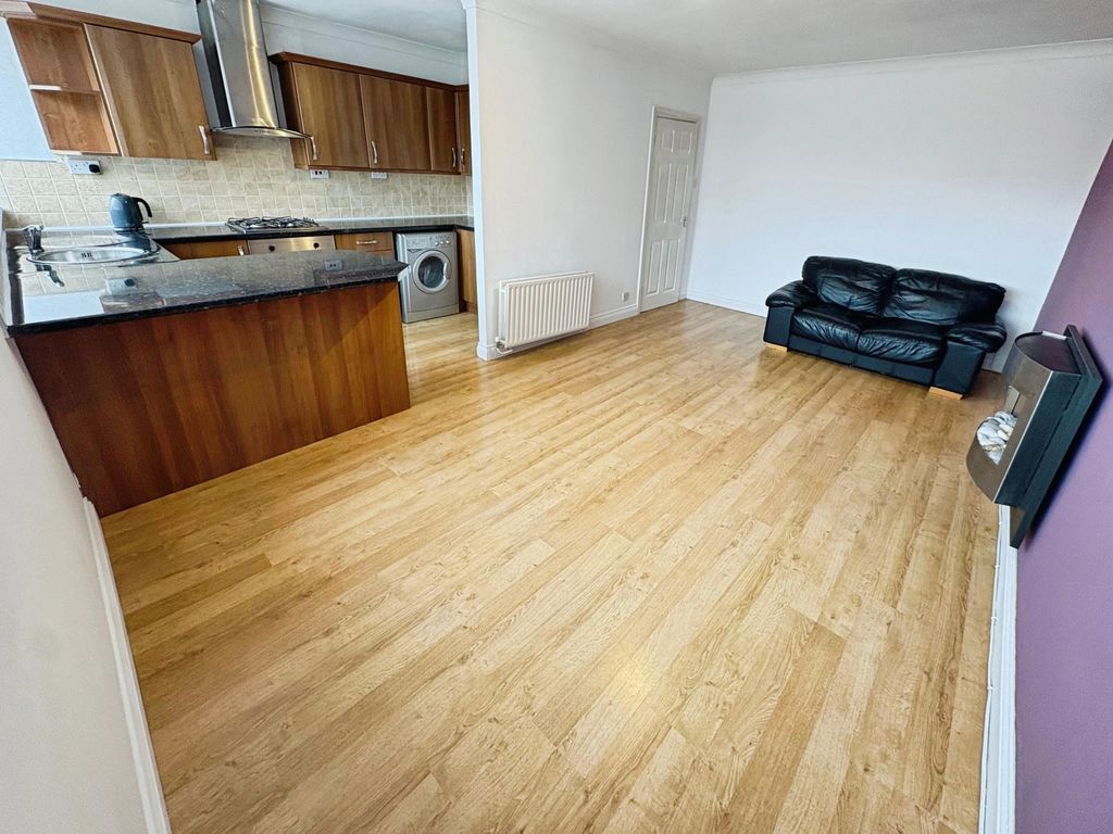 Property photo 3 of 10 Photo 9