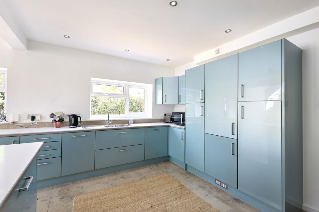 Property photo 3 of 31 Img_5452