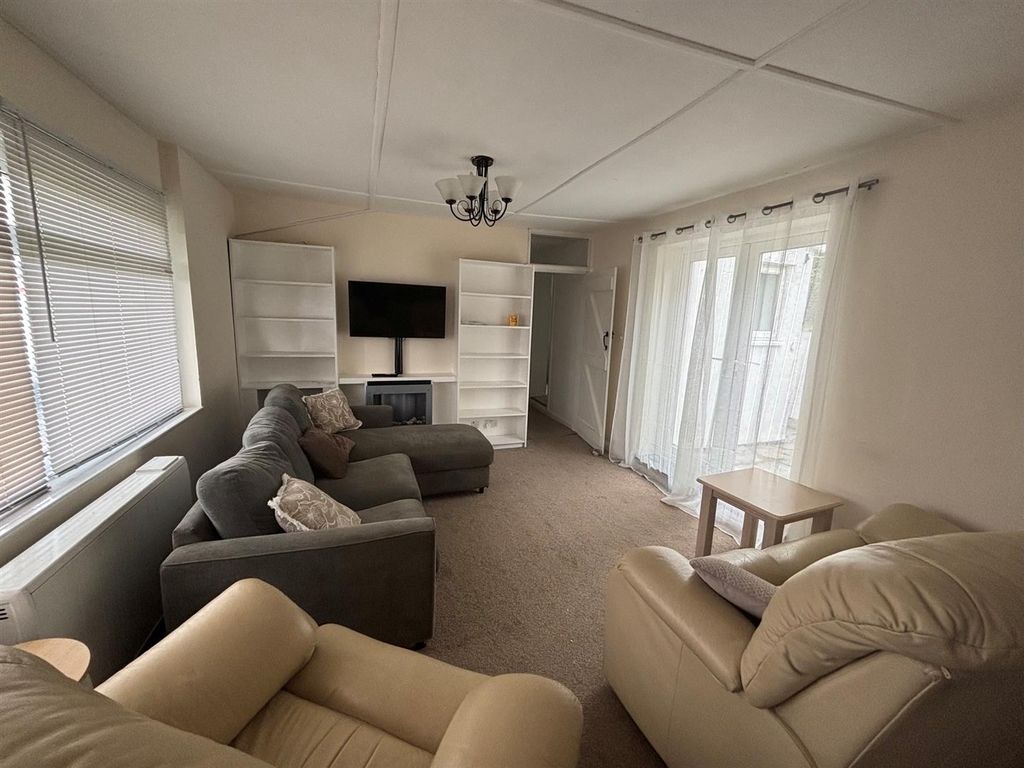 Property photo 2 of 9 3.Jpg
