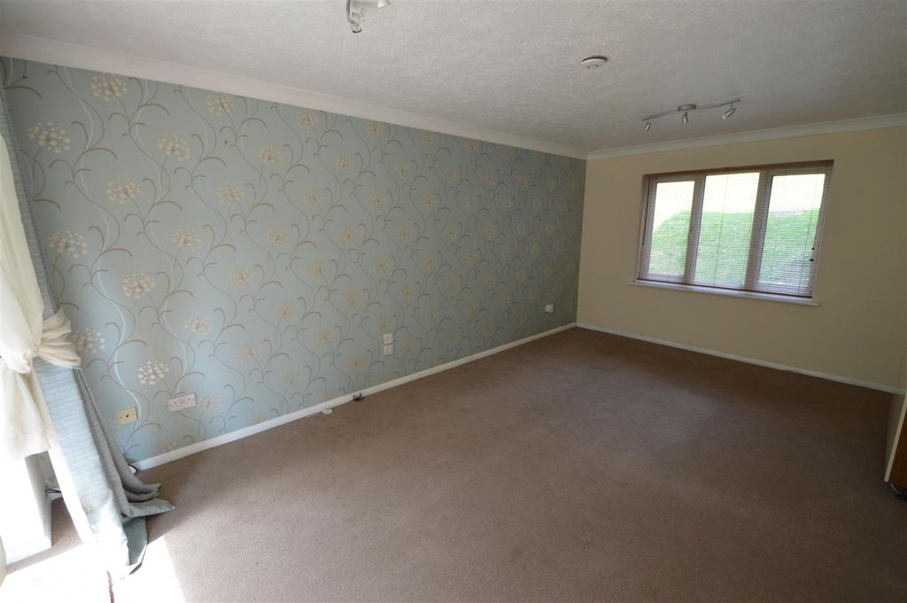 Property photo 3 of 9 Living Room 2.Jpg