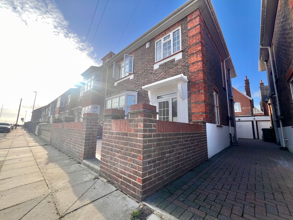 Property photo 1 of 26