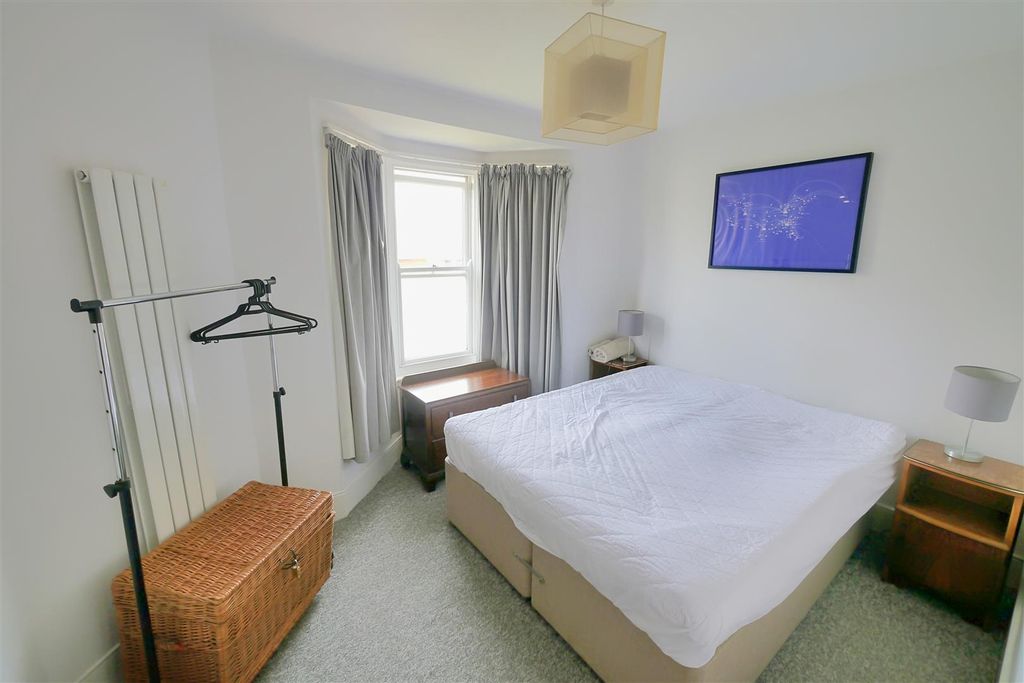 Property photo 3 of 10 Bedroom 2