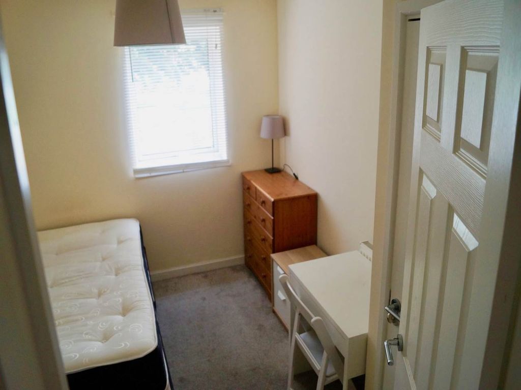 Property photo 3 of 11 Room