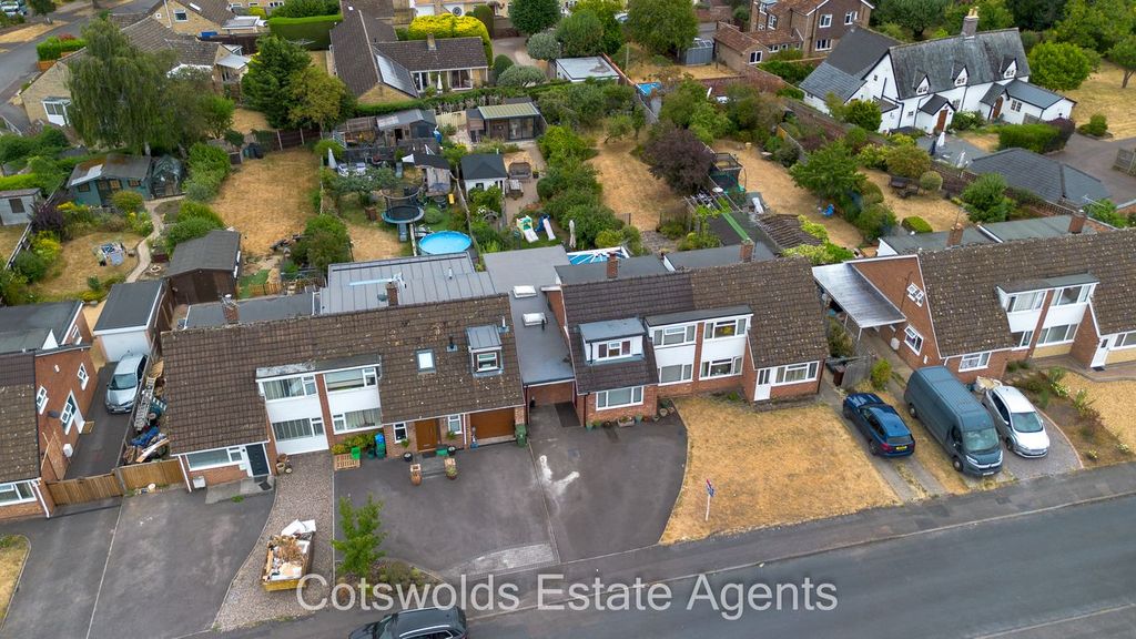 Property photo 2 of 28