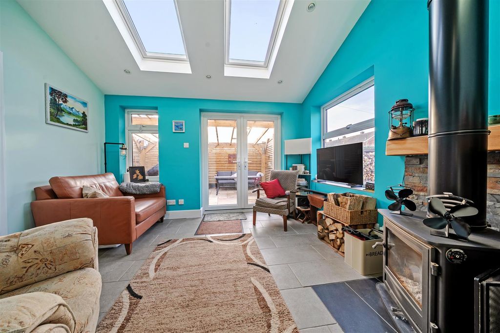 Property photo 2 of 20 1410748-13-698A17B5A2603.Jpg