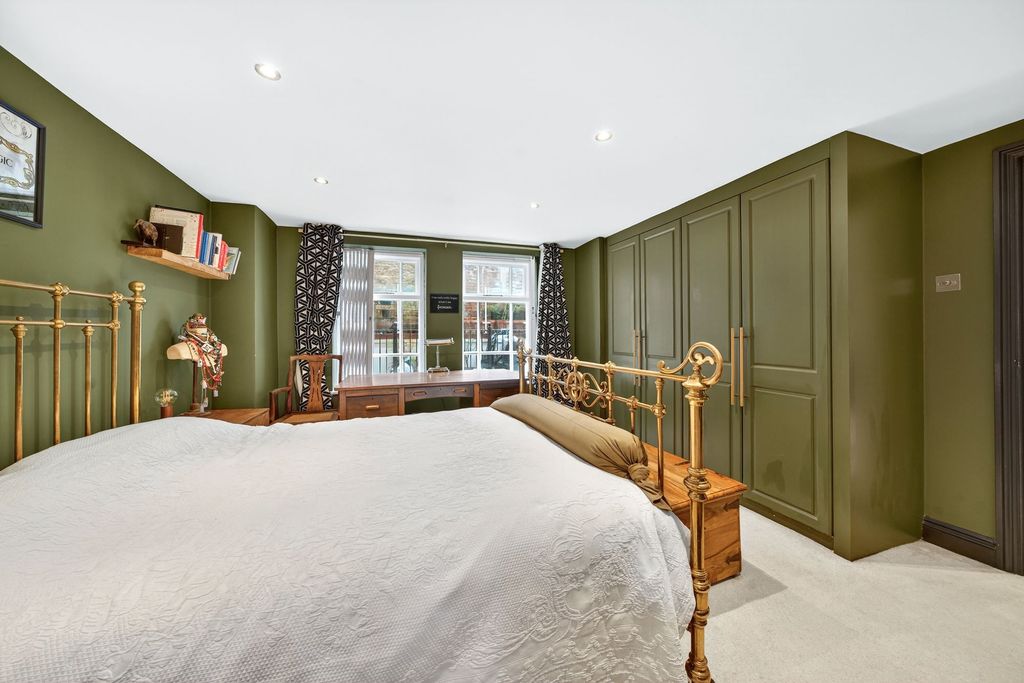 Property photo 2 of 23 Master Bedroom