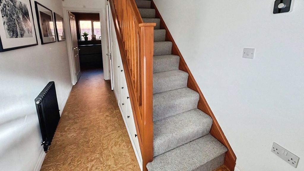 Property photo 3 of 22 Entrance Hallway