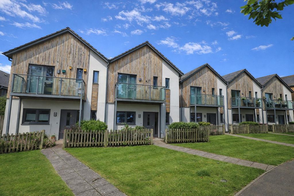 Property photo 1 of 17 Front