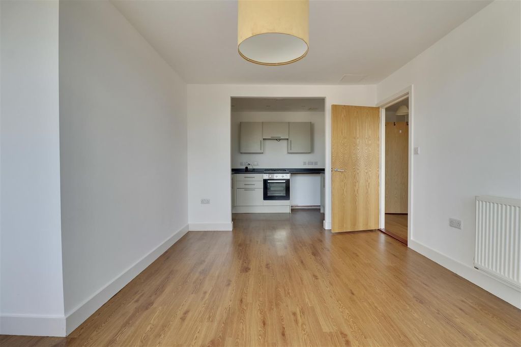 Property photo 2 of 11 Fa23Ed38-D234-40F9-B38C-E53C54432E68_1_201_A.Jpeg