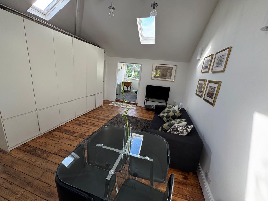 Property photo 3 of 41