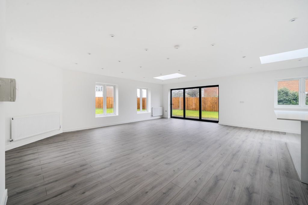 Property photo 2 of 47 Picture No. 16