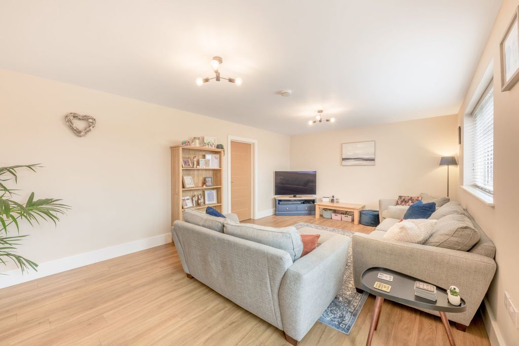 Property photo 3 of 47
