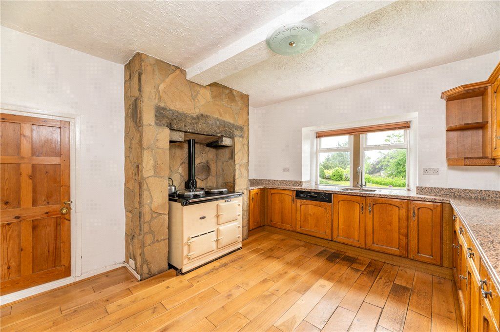 Property photo 3 of 40 Kitchen