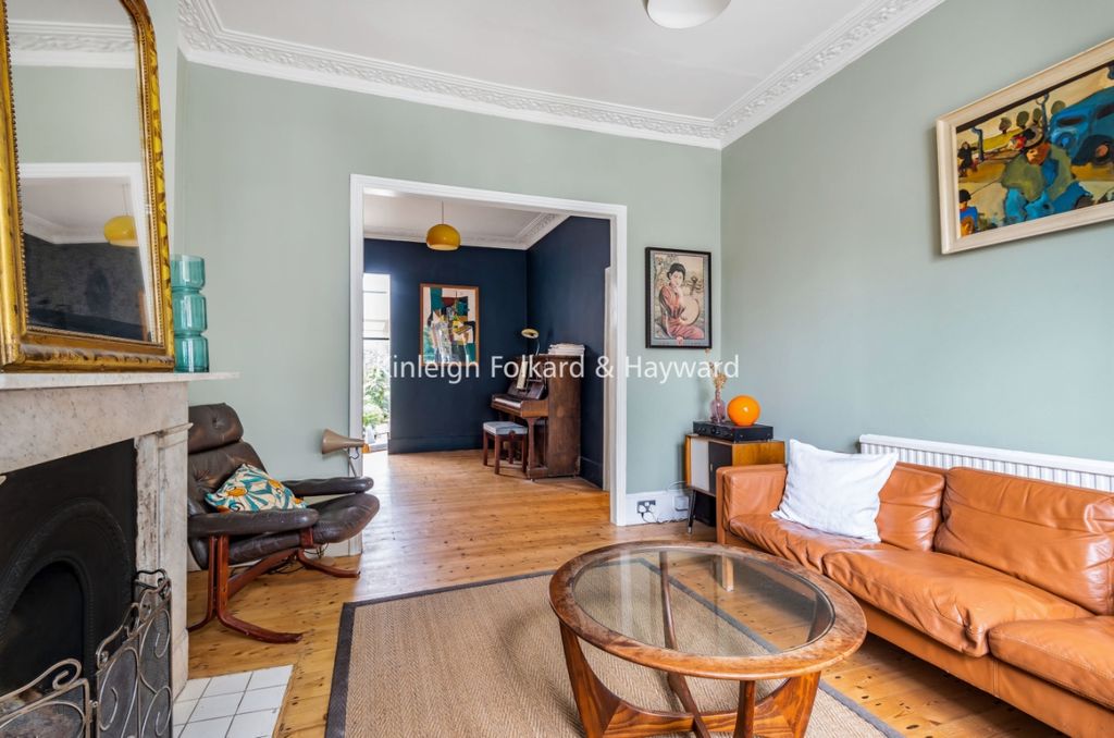 Property photo 3 of 18 26951684-89Da-4c80-A