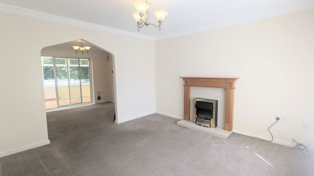 Property photo 3 of 31
