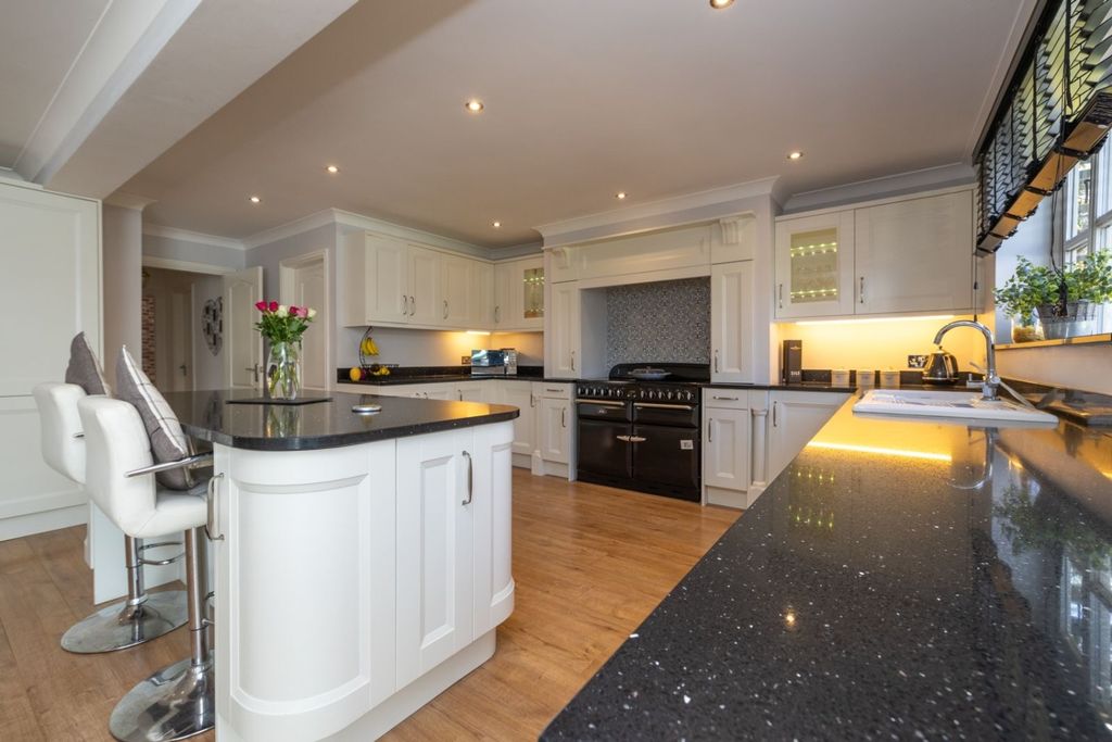 Property photo 2 of 52 B6831Bad-5Ae6-4775-9B67-B89337664c3E