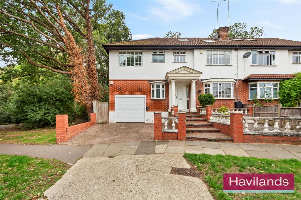 Property photo 1 of 22 Cotswold Way-22.Jpg