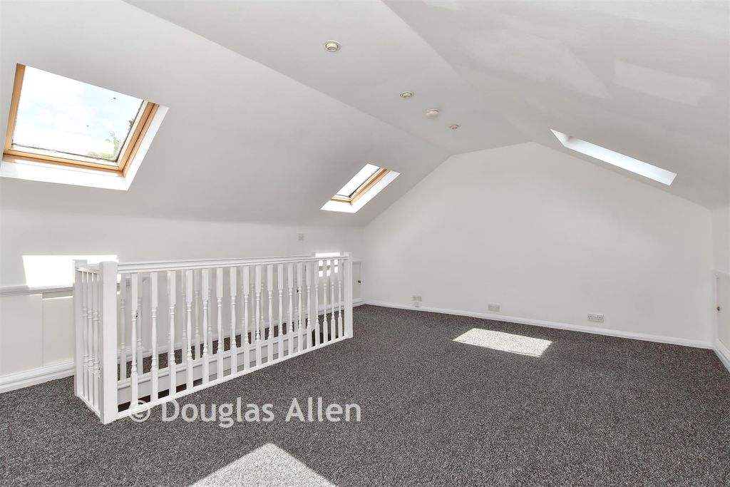 Property photo 1 of 13 Loft Room