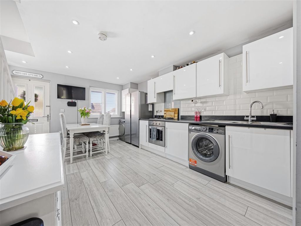 Property photo 2 of 28 Img_20260330_093736_037.Jpg