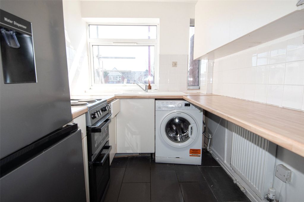 Property photo 2 of 6 Picture No. 15