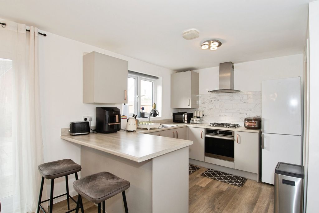 Property photo 2 of 22 Kitchen Diner